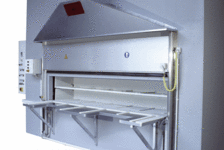 Maßgeschneiderte Temperöfen mit Paternostern für die Trocknung und Temperung großer Stückzahlen von Bauteilen 